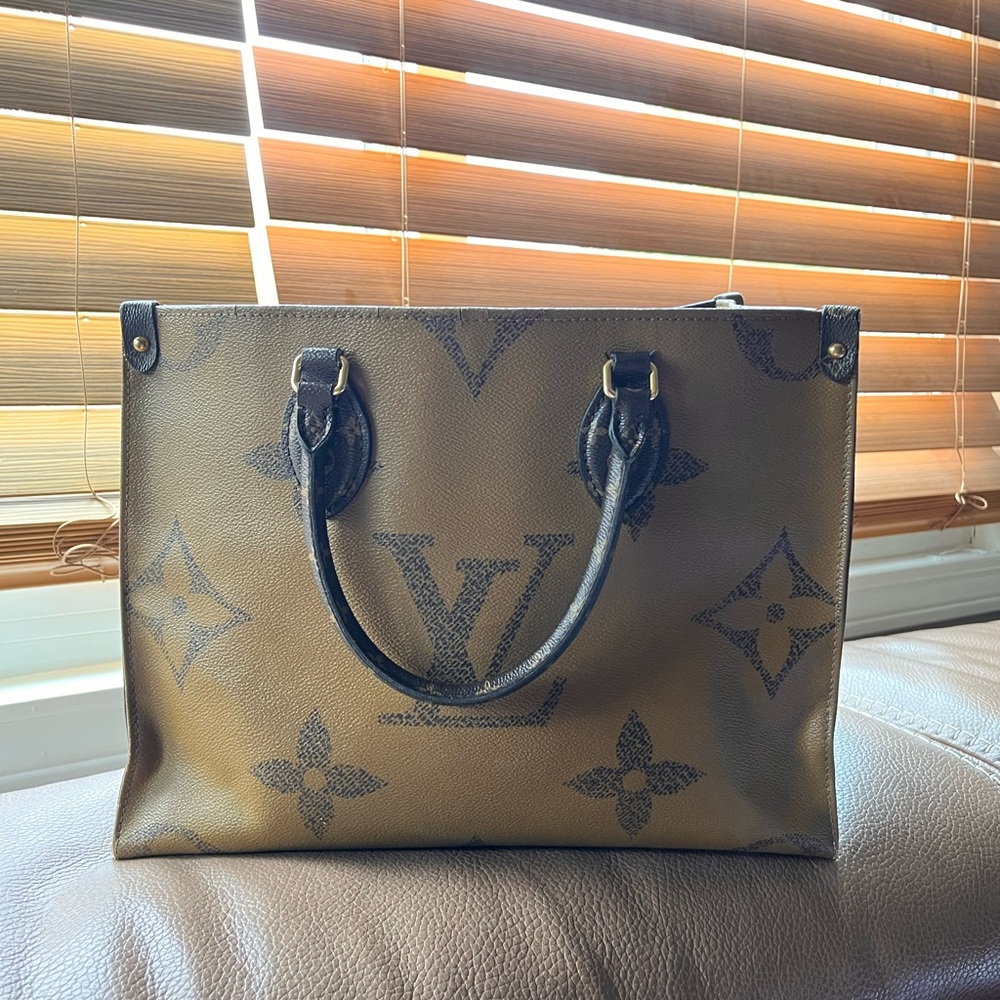 Louis Vuitton Onthego leather handbag Gold and Black Tote